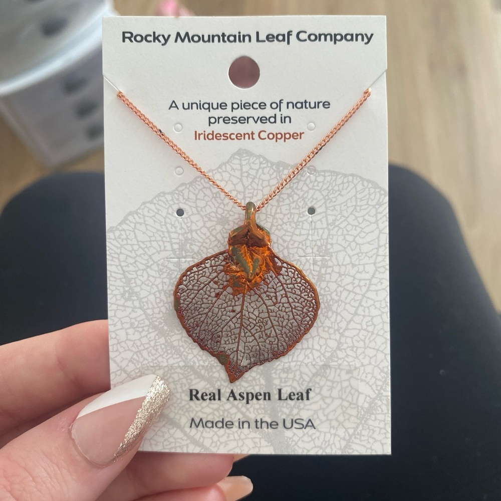 NEW PRESERVED LEAF NECKLACE